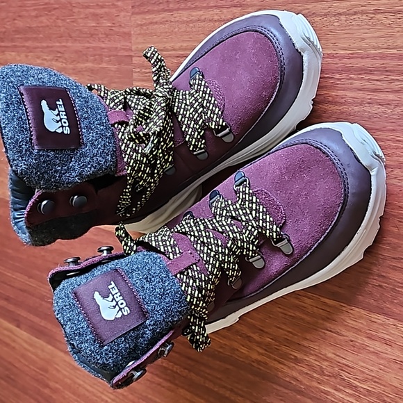 Sorel Shoes - Sorel Hiking Boots Kinetic Breakthru Conquest Waterproof- Cinder Bloodstone Sz 7